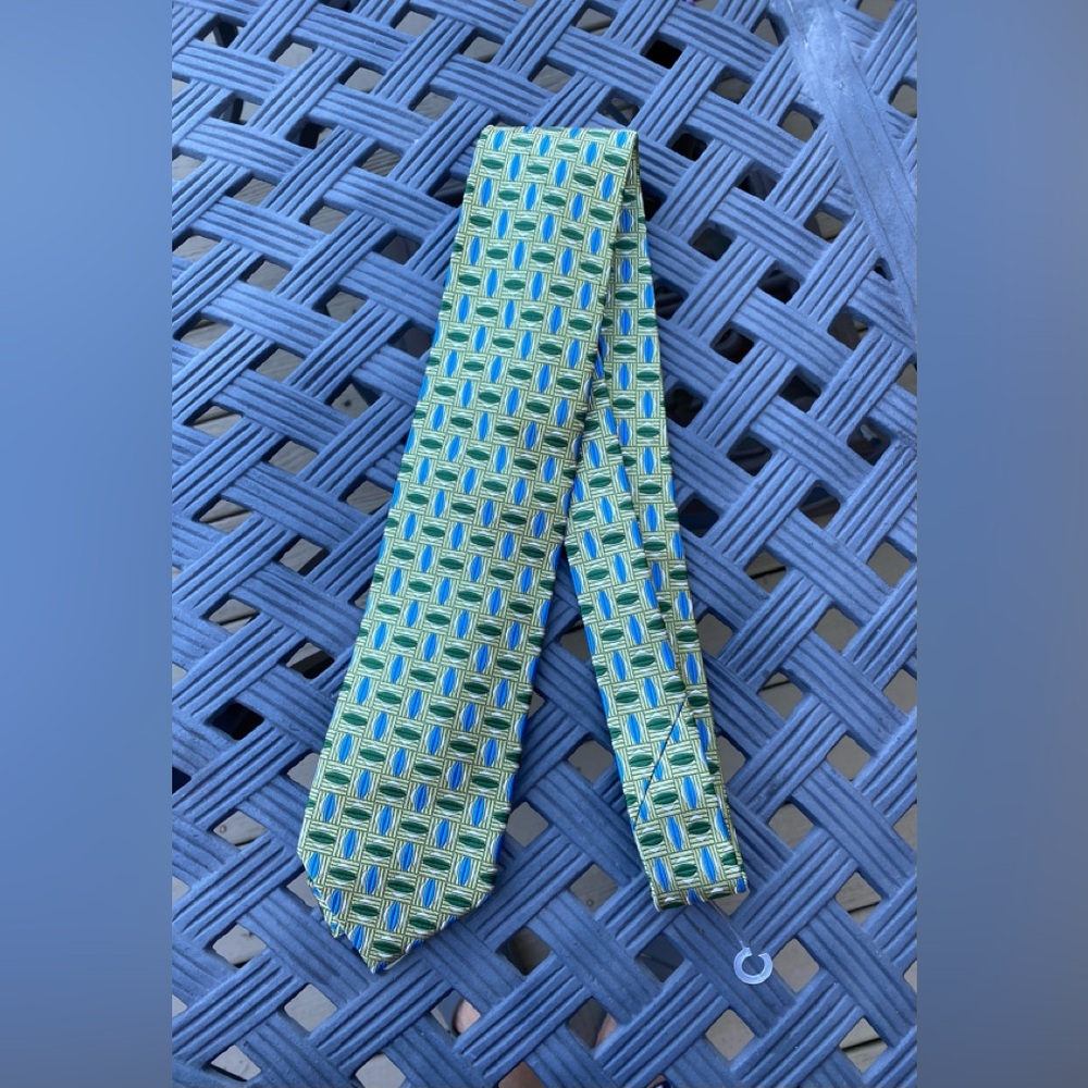NWOT Jos A. Bank - Signature Collection green/blue/white silk tie, 60”L x 3.5”W